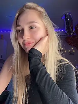 Snapshot of Good__Girl_ chatting on December 15, 2025, 6:23 pm Good Girl online show from December 15, 2025, 6:23 pm