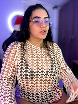 Lia flowers online show from December 1, 2025, 1:43 am