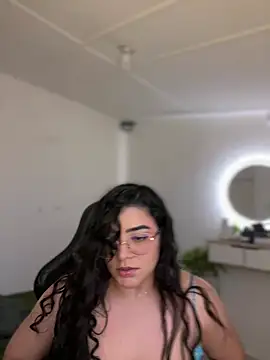 Lia flowers online show from January 11, 2026, 10:26 pm