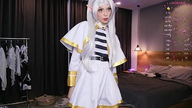 HolliWould  online show from December 14, 2025, 8:09 am