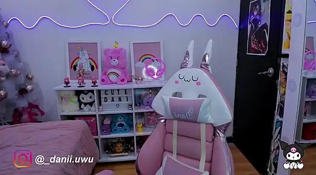 Snapshot of CuteDani_ chatting on December 9, 2024, 7:17 am CuteDani online show from December 9, 2024, 7:17 am