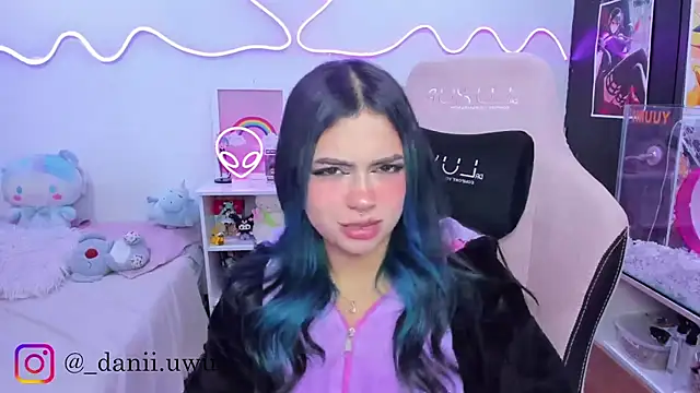 Snapshot of CuteDani_ chatting on November 11, 2025, 10:04 am CuteDani online show from November 11, 2025, 10:04 am