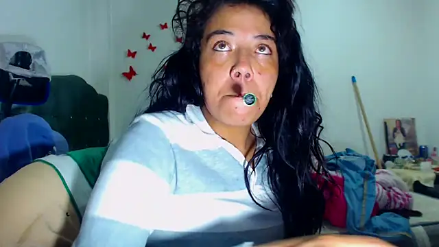 AmaraRoberts420 online show from November 9, 2025, 8:29 pm