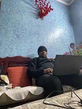 Dick 6inches online show from December 15, 2025, 3:05 pm