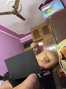 Snapshot of Dick_6inches chatting on July 1, 2026, 4:29 pm Dick 6inches online show from July 1, 2026, 4:29 pm
