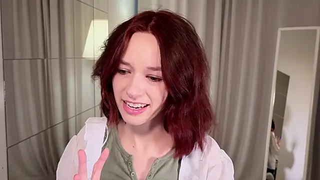 VivianLy  online show from March 12, 2025, 7:57 am