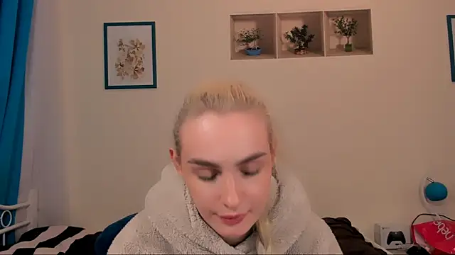 Snapshot of OliviaKisss chatting on April 19, 2026, 5:34 pm OliviaKisss online show from April 19, 2026, 5:34 pm
