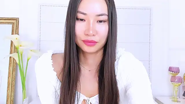 NaomiYuu online show from February 19, 2025, 6:00 am