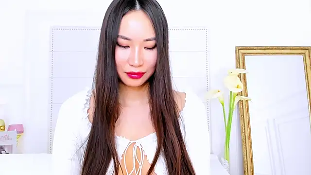 NaomiYuu online show from March 11, 2025, 5:49 am