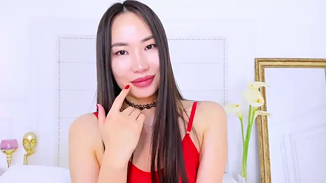 NaomiYuu online show from March 22, 2025, 5:39 am