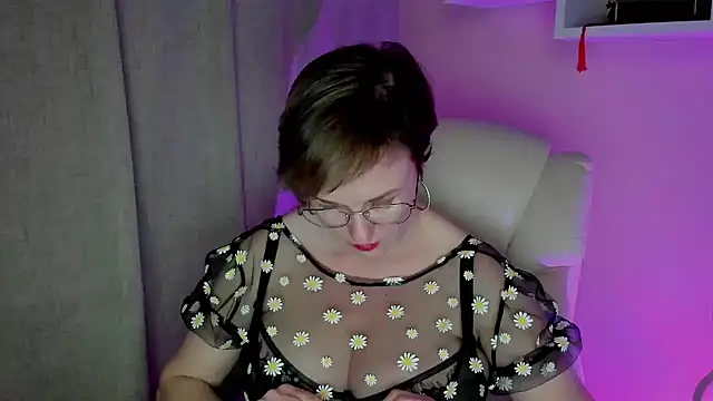 Snapshot of feliziaDesire chatting on June 2, 2026, 7:05 pm feliziaDesire online show from June 2, 2026, 7:05 pm