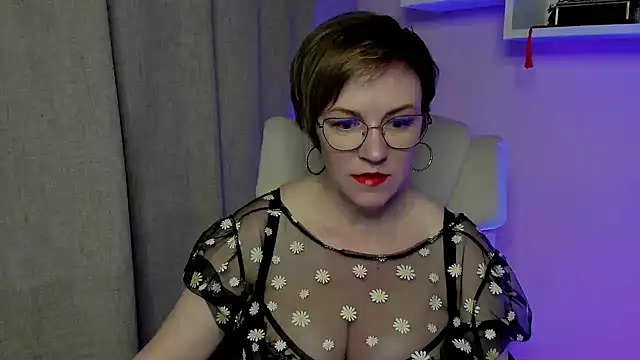 Snapshot of feliziaDesire chatting on June 4, 2026, 6:30 am feliziaDesire online show from June 4, 2026, 6:30 am