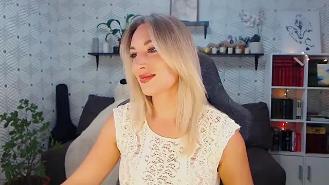 MillaXQueen online show from June 15, 2026, 2:52 pm