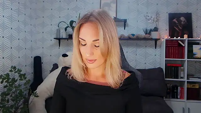 MillaXQueen online show from July 12, 2026, 3:14 pm