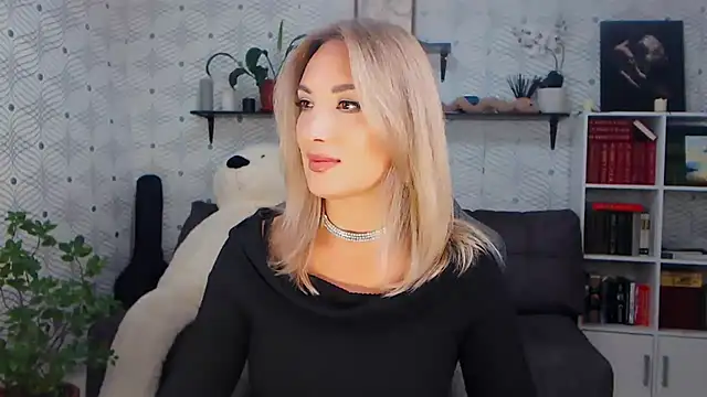 MillaXQueen online show from July 26, 2026, 12:56 pm