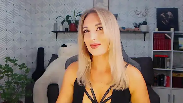 MillaXQueen online show from July 28, 2026, 11:28 am