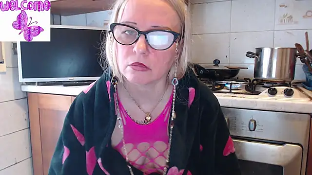 martachatte online show from March 12, 2025, 2:34 pm