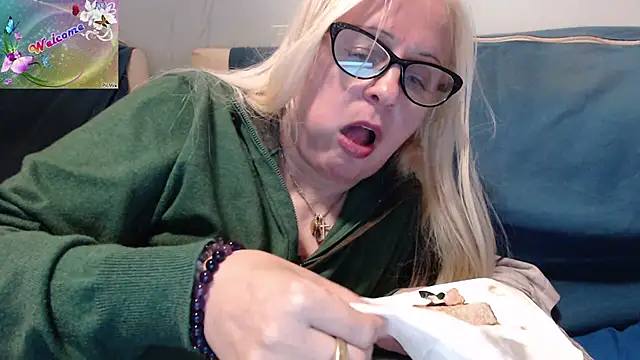 martachatte online show from October 7, 2025, 7:55 pm