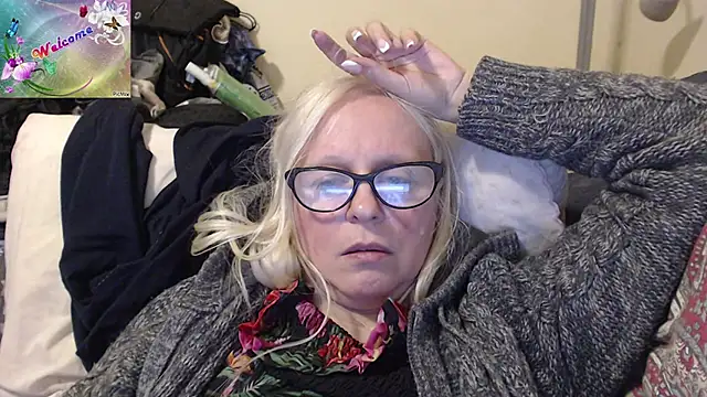 martachatte online show from October 10, 2025, 3:22 pm