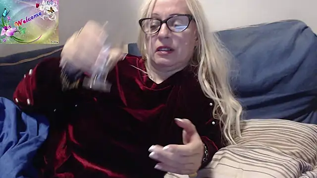 martachatte online show from October 11, 2025, 7:45 pm