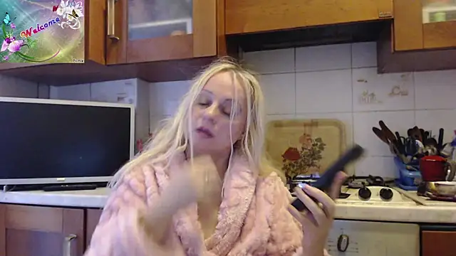 martachatte online show from November 28, 2025, 6:38 am