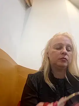 martachatte online show from April 17, 2026, 5:49 pm