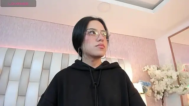 Rebeca jones online show from February 17, 2025, 1:10 pm