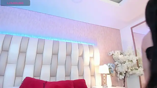 Rebeca jones online show from February 21, 2025, 1:11 pm