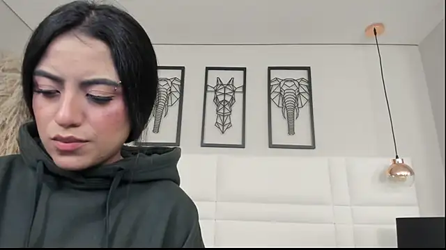 Rebeca jones online show from September 30, 2025, 12:10 pm