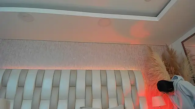 Rebeca jones online show from April 21, 2026, 12:11 pm