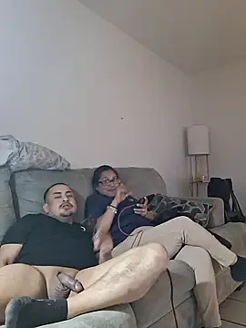 hungpenis210 online show from February 14, 2026, 5:37 am