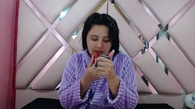 nathaly low1 online show from November 21, 2025, 2:54 am