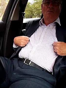 stiffandlubedxh online show from January 7, 2026, 8:55 pm