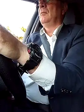 stiffandlubedxh online show from February 3, 2026, 8:14 pm