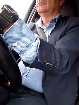 stiffandlubedxh online show from February 8, 2026, 8:34 pm