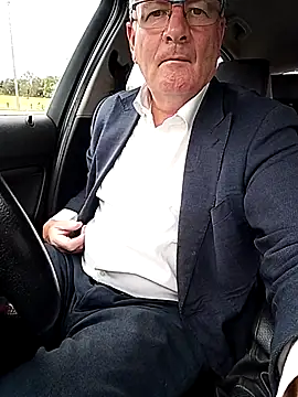 stiffandlubedxh online show from March 16, 2026, 9:30 pm