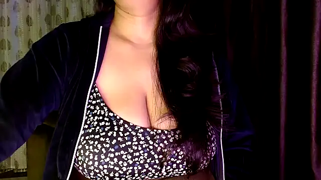 janifer001 online show from January 13, 2026, 12:16 am