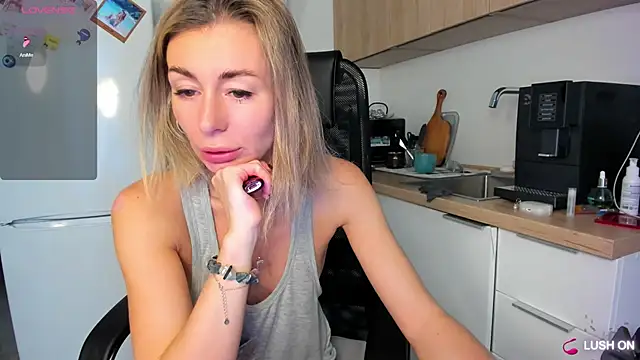 Snapshot of DannaEvan chatting on September 27, 2025, 2:16 am DannaEvan online show from September 27, 2025, 2:16 am