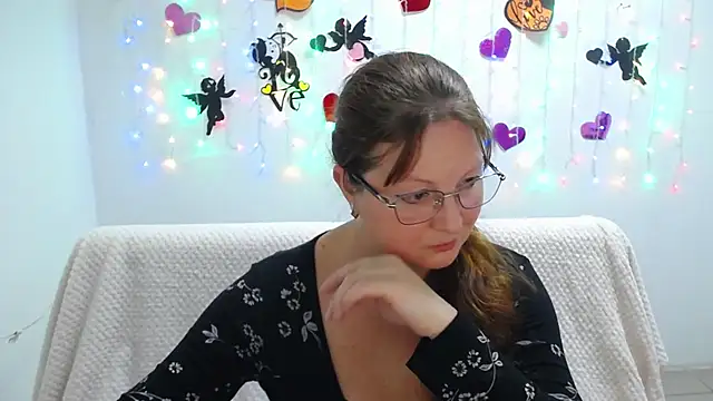 VanessaHotts online show from February 26, 2025, 9:10 am