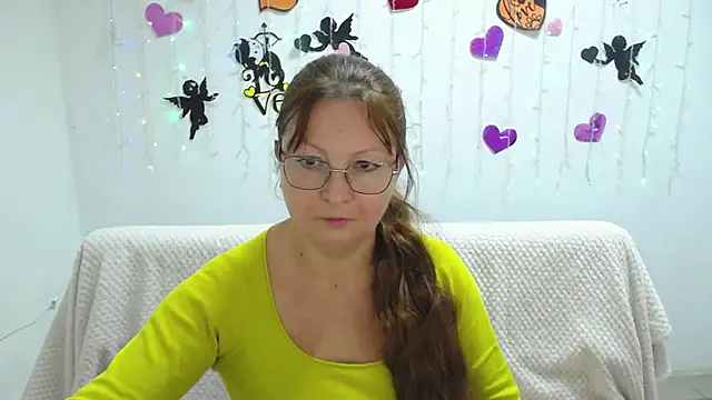 VanessaHotts online show from March 12, 2025, 9:12 am