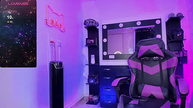 miss kitty online show from December 23, 2025, 1:36 am