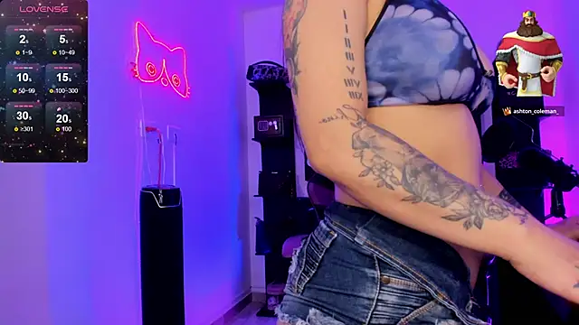 Snapshot of miss_kitty chatting on May 10, 2026, 11:43 pm miss kitty online show from May 10, 2026, 11:43 pm