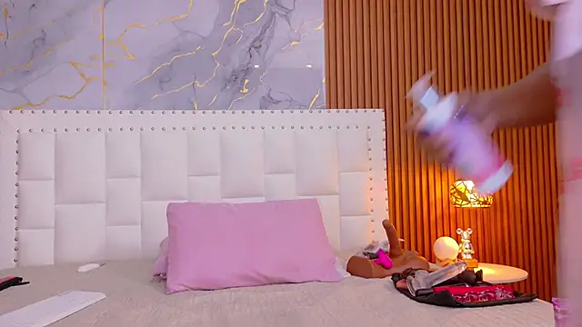 naughty ebonyy online show from March 1, 2026, 7:49 pm