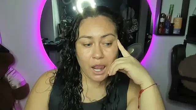 AliceFox Milf online show from April 20, 2026, 10:33 pm