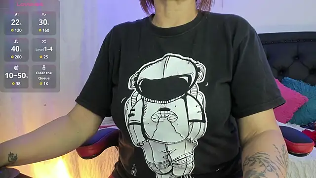 Snapshot of lonely_shewolf chatting on March 1, 2025, 6:43 pm lonely shewolf online show from March 1, 2025, 6:43 pm