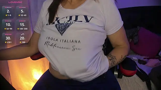 Snapshot of lonely_shewolf chatting on March 5, 2025, 6:45 pm lonely shewolf online show from March 5, 2025, 6:45 pm