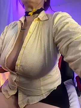 Snapshot of lonely_shewolf chatting on March 7, 2025, 9:27 pm lonely shewolf online show from March 7, 2025, 9:27 pm