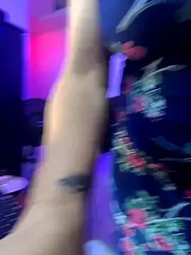 Snapshot of lonely_shewolf chatting on October 10, 2025, 5:45 pm lonely shewolf online show from October 10, 2025, 5:45 pm