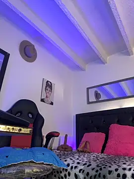 Snapshot of lonely_shewolf chatting on November 19, 2025, 7:36 pm lonely shewolf online show from November 19, 2025, 7:36 pm