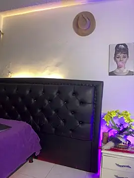 Snapshot of lonely_shewolf chatting on December 17, 2025, 7:20 pm lonely shewolf online show from December 17, 2025, 7:20 pm